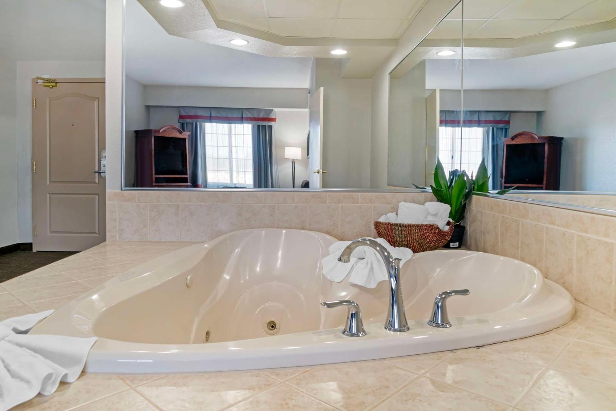 Best Western Executive Inn & Suites Grand Rapids Buitenkant foto